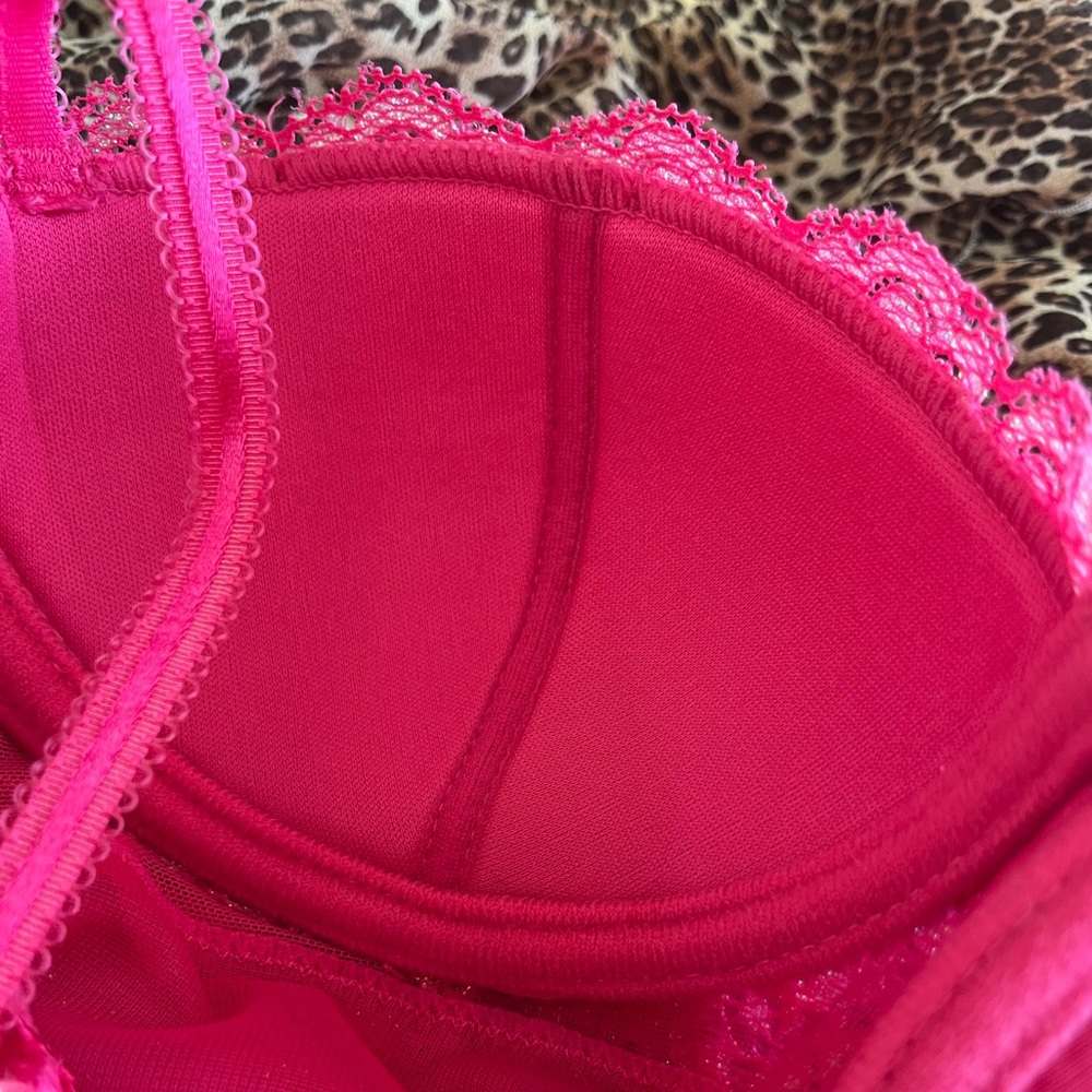 Victoria’s Secret | “Sexy little things” | y2k sparkly cami w. ruffle detail - Picture 9 of 12